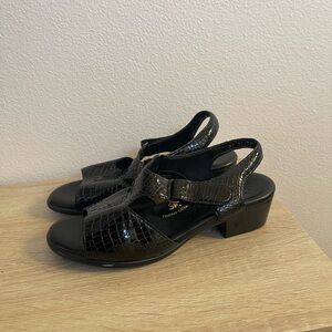 Black tripad comfort crocodile leather strappy heeled sandals